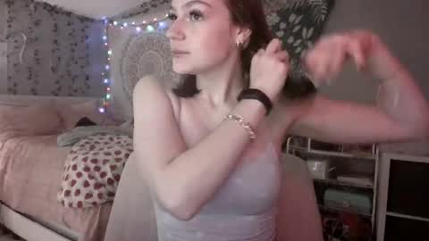 Snapshot of chloeraeex chatting on 17, 4, 2026 Chloe online show from 17, 4, 2026