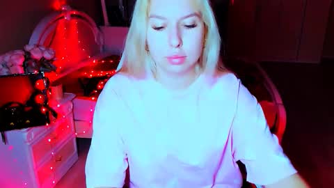 Snapshot of chloericci chatting on 28, 10, 2025 ChloeRicci online show from 28, 10, 2025