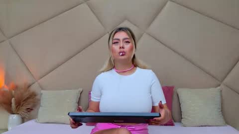 Snapshot of chloevee chatting on 29, 10, 2025 Chloe Vee online show from 29, 10, 2025