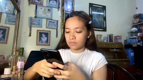 Snapshot of chloewhilden chatting on 25, 4, 2026 Angel online show from 25, 4, 2026