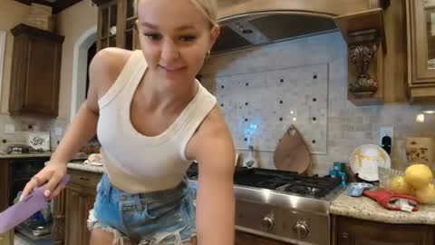 Snapshot of chloexbabe chatting on 12, 7, 2026 Chloe Babe online show from 12, 7, 2026