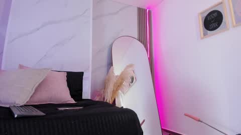 Chlooe online show from 1, 3, 2025