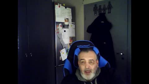 Snapshot of chris250268 chatting on 8, 11, 2025 Chris online show from 8, 11, 2025