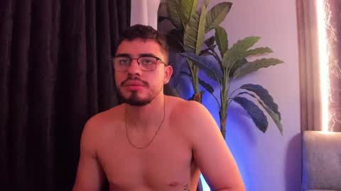 Snapshot of chris_gold_ chatting on 23, 4, 2026 Chris online show from 23, 4, 2026