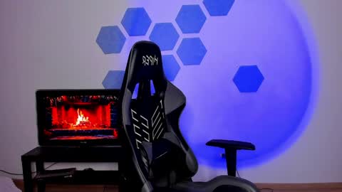 Chris Tyson online show from 8, 4, 2026