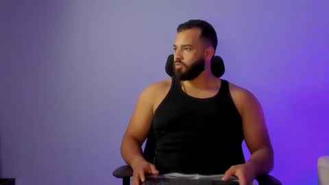 Snapshot of chris_varden chatting on 22, 12, 2025 Chris Varden online show from 22, 12, 2025