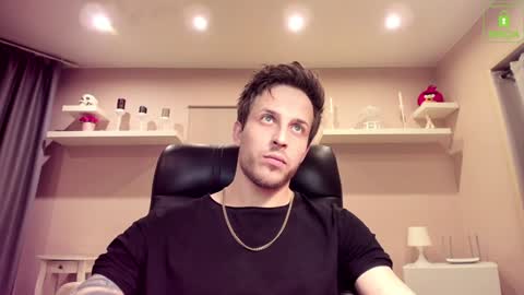 Snapshot of chriscarrey chatting on 15, 12, 2024 Chris online show from 15, 12, 2024