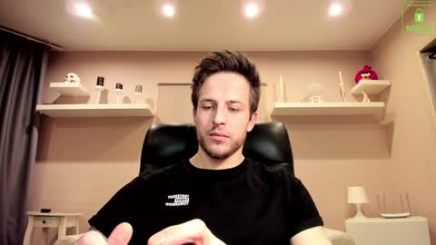 Snapshot of chriscarrey chatting on 18, 12, 2024 Chris online show from 18, 12, 2024