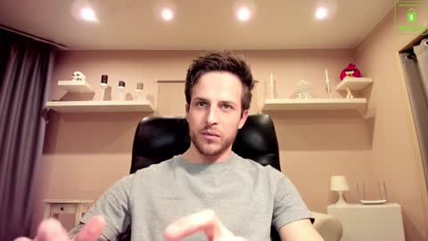 Snapshot of chriscarrey chatting on 22, 12, 2024 Chris online show from 22, 12, 2024