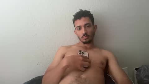 Snapshot of chrislover2125 chatting on 17, 4, 2026 chrislover2125 online show from 17, 4, 2026