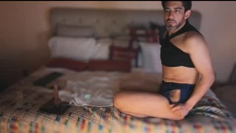 Snapshot of chrispgz chatting on 2, 11, 2025 Horny Latino in Chile online show from 2, 11, 2025