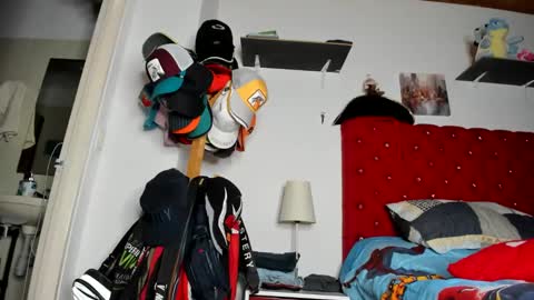 chriss_evanss_ online show from 4, 12, 2024