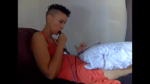 Christina Saunters online show from 11, 10, 2025