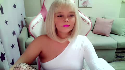 Snapshot of christirose chatting on 8, 2, 2025 Christi online show from 8, 2, 2025