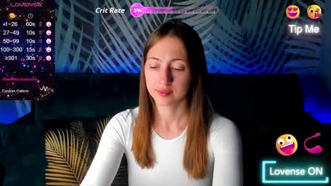 Snapshot of christycrayme chatting on 17, 9, 2025 ChristyCrayme online show from 17, 9, 2025