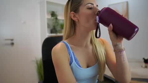 Snapshot of chronic__love chatting on 15, 1, 2025 chronic love online show from 15, 1, 2025