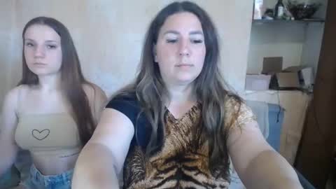 Snapshot of chrystalbella chatting on 15, 4, 2026 Diana online show from 15, 4, 2026