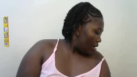 Snapshot of chubby_queenie07 chatting on 28, 9, 2025 DivaDee online show from 28, 9, 2025