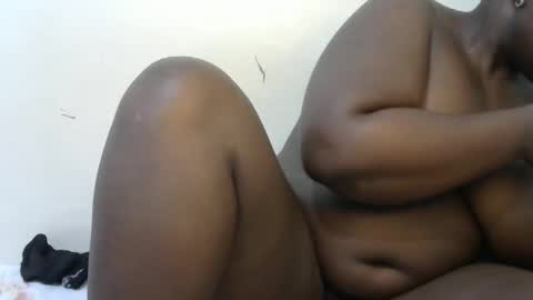 Snapshot of chubby_queenie07 chatting on 30, 9, 2025 DivaDee online show from 30, 9, 2025