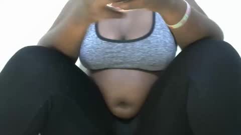 Snapshot of chubby_queenie07 chatting on 14, 12, 2025 DivaDee online show from 14, 12, 2025