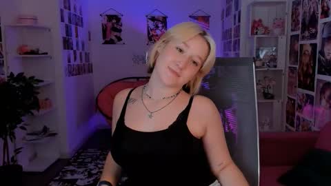 Snapshot of cinbellamy chatting on 6, 10, 2025 Cin Bellamy online show from 6, 10, 2025