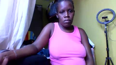 Snapshot of cinddy_14 chatting on 28, 10, 2025 cinddy 14 online show from 28, 10, 2025
