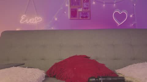 Snapshot of cinderella_lewis chatting on 6, 4, 2026 Sofi Eva and Mey online show from 6, 4, 2026