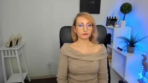 Snapshot of cinderellamoon chatting on 16, 2, 2026 Cinderella online show from 16, 2, 2026