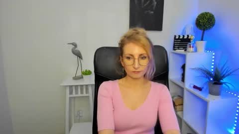 Snapshot of cinderellamoon chatting on 17, 2, 2026 Cinderella online show from 17, 2, 2026