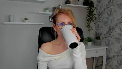 Snapshot of cinderellamoon chatting on 20, 2, 2026 Cinderella online show from 20, 2, 2026