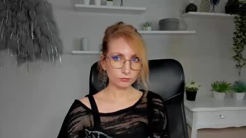 Snapshot of cinderellamoon chatting on 24, 2, 2026 Cinderella online show from 24, 2, 2026