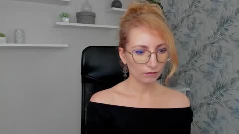 Snapshot of cinderellamoon chatting on 2, 3, 2026 Cinderella online show from 2, 3, 2026