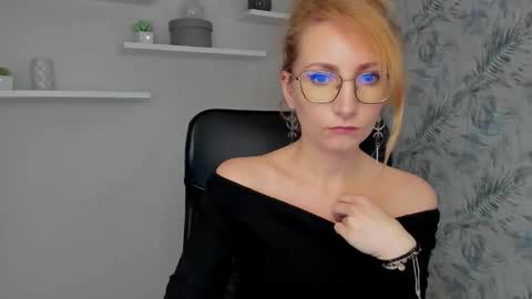 Snapshot of cinderellamoon chatting on 2, 3, 2026 Cinderella online show from 2, 3, 2026