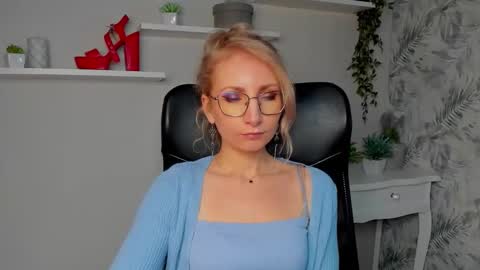 Snapshot of cinderellamoon chatting on 16, 3, 2026 Cinderella online show from 16, 3, 2026