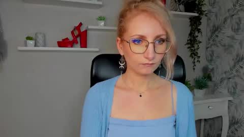 Snapshot of cinderellamoon chatting on 17, 3, 2026 Cinderella online show from 17, 3, 2026