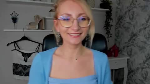 Snapshot of cinderellamoon chatting on 26, 3, 2026 Cinderella online show from 26, 3, 2026