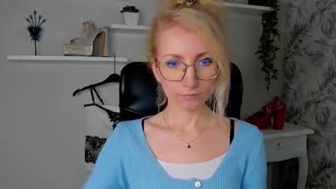 Snapshot of cinderellamoon chatting on 30, 3, 2026 Cinderella online show from 30, 3, 2026