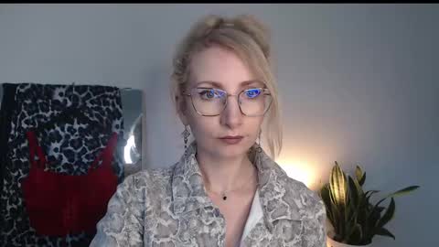 Snapshot of cinderellamoon chatting on 7, 4, 2026 Cinderella online show from 7, 4, 2026