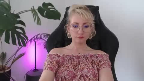 Snapshot of cinderellamoon chatting on 6, 7, 2026 Cinderella online show from 6, 7, 2026