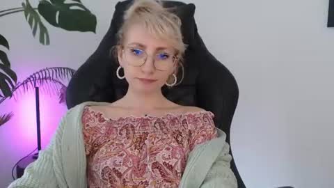 Snapshot of cinderellamoon chatting on 7, 7, 2026 Cinderella online show from 7, 7, 2026