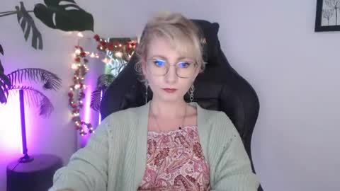 Snapshot of cinderellamoon chatting on 21, 7, 2026 Cinderella online show from 21, 7, 2026