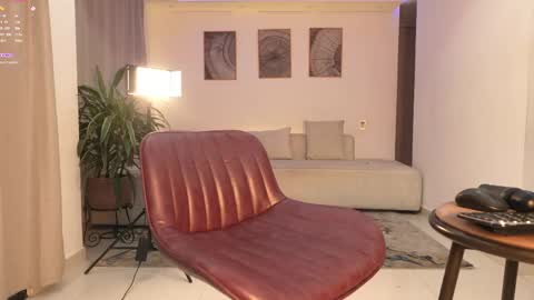 Snapshot of cinnamon__criss chatting on 9, 4, 2026 cinnamon__criss online show from 9, 4, 2026