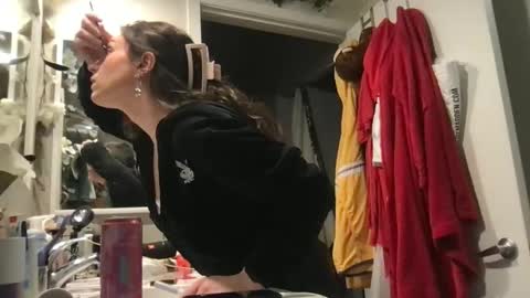 Snapshot of cinnamonpeaches chatting on 6, 4, 2026 Carmen online show from 6, 4, 2026