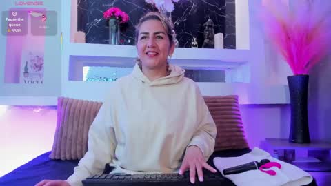 Snapshot of cinthya_mjs chatting on 9, 4, 2026 Cinthya online show from 9, 4, 2026