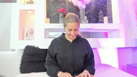 Snapshot of cinthya_mjs chatting on 16, 5, 2026 Cinthya online show from 16, 5, 2026