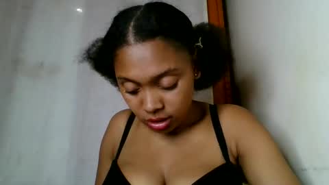 Snapshot of ckamilla45 chatting on 10, 9, 2025 ckamilla45 online show from 10, 9, 2025