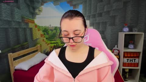 clarabenson online show from 3, 12, 2025