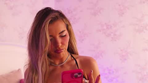 Snapshot of clarahazell chatting on 7, 1, 2026 ClaraHazel online show from 7, 1, 2026