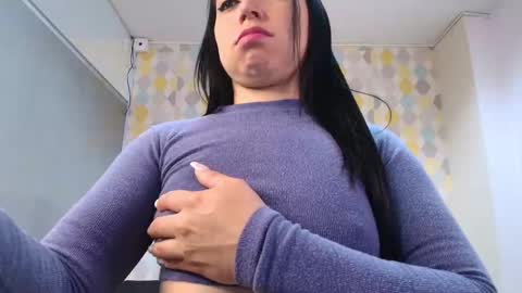 Snapshot of clarise_allen chatting on 12, 9, 2025 CLARISE ALLEN online show from 12, 9, 2025