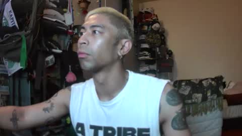 Snapshot of clarro chatting on 4, 4, 2026 clarro online show from 4, 4, 2026